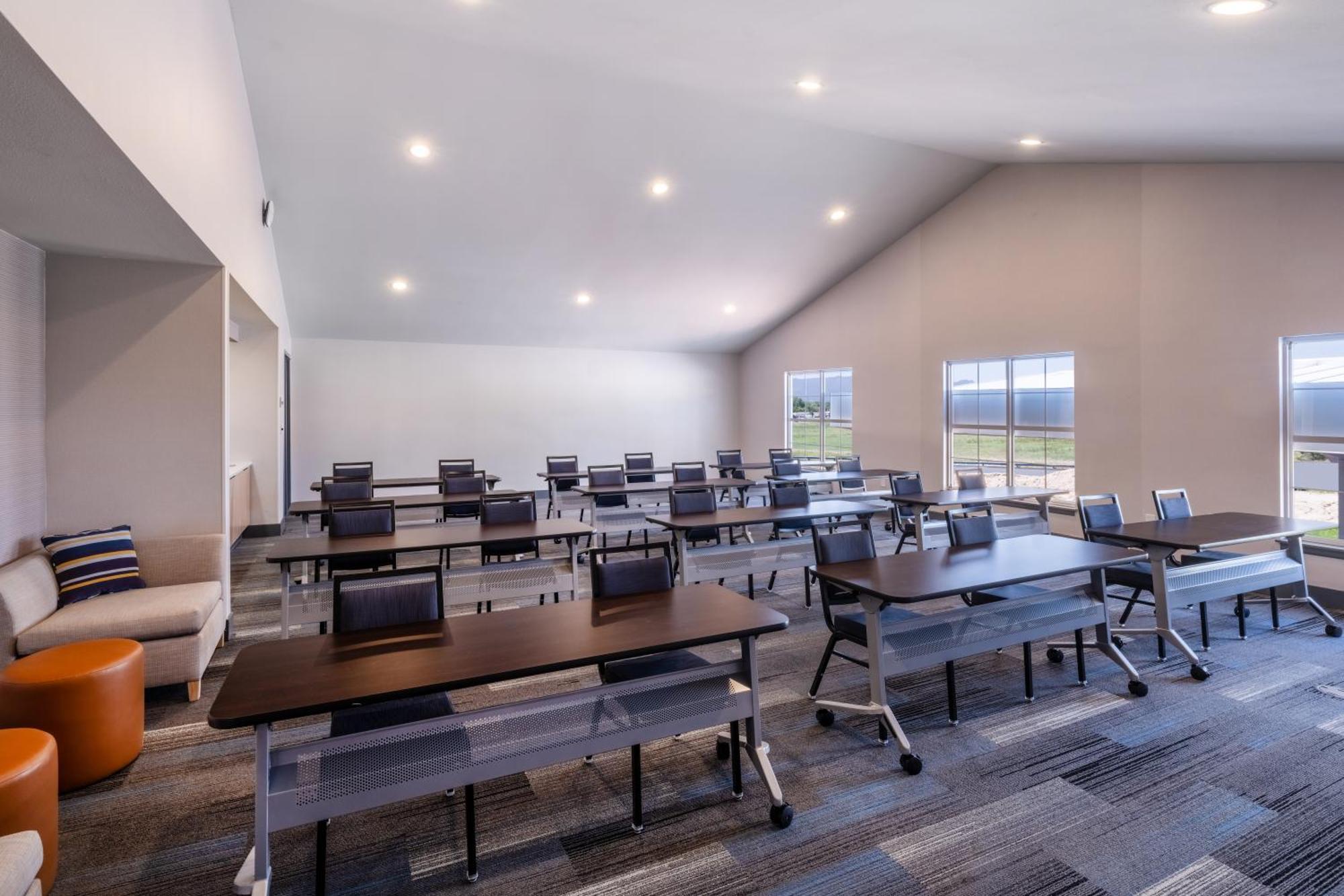 Hyatt House Colorado Springs Airport Hotel Bagian luar foto