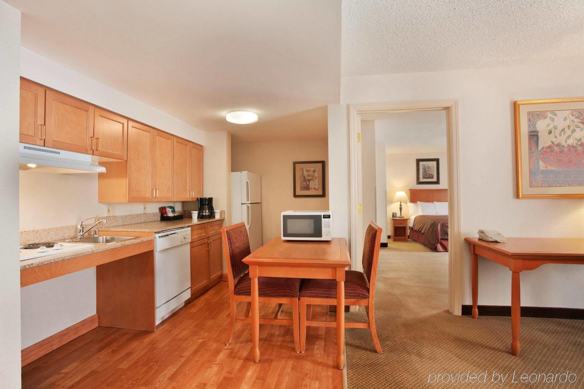 Hyatt House Colorado Springs Airport Hotel Bagian luar foto