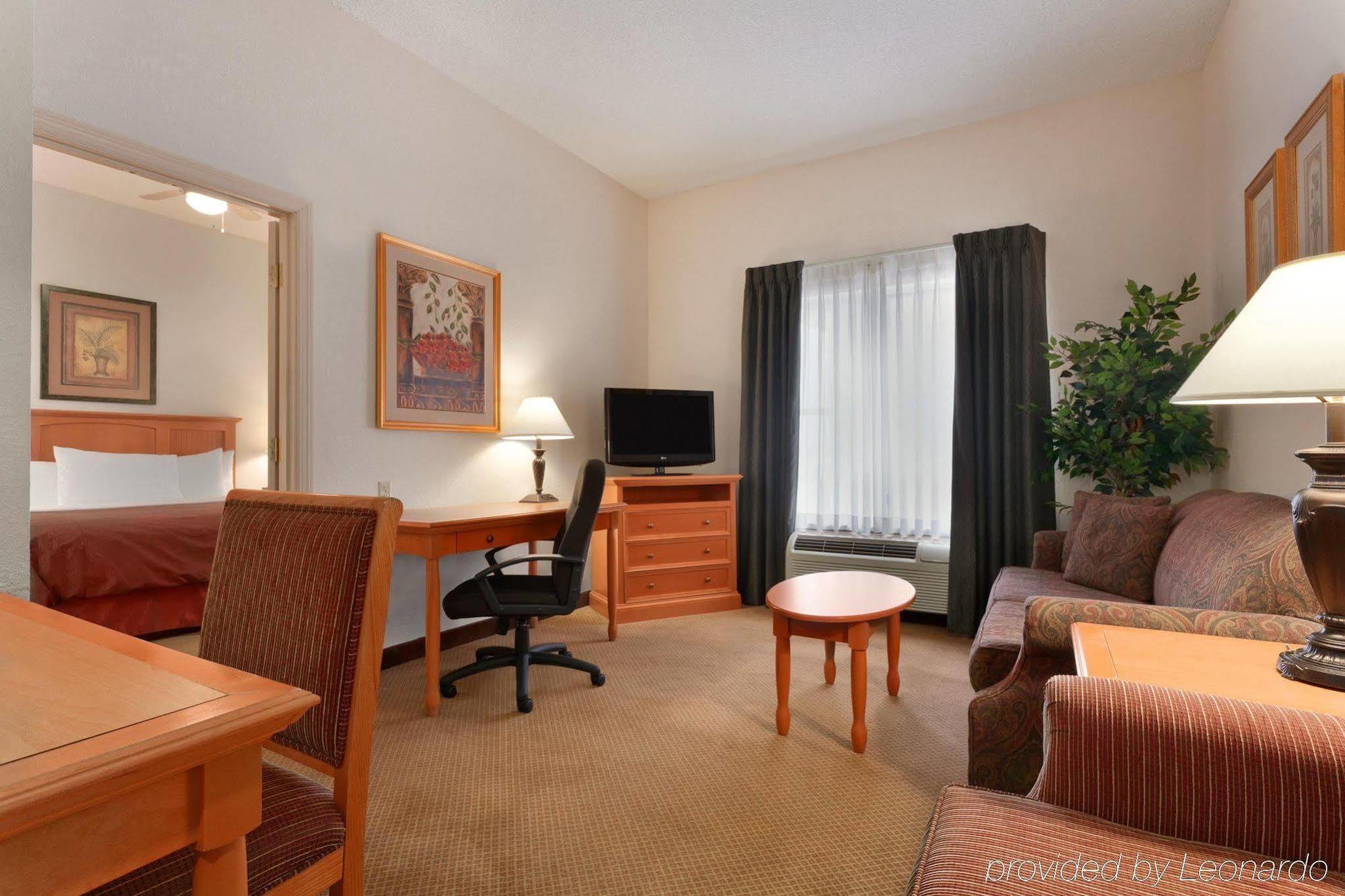 Hyatt House Colorado Springs Airport Hotel Bagian luar foto